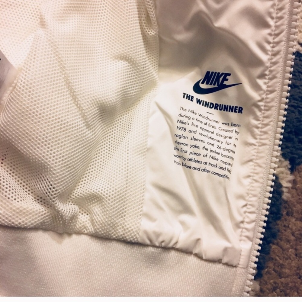 Nike Windbreaker/runner NWT - Picture 6 of 8